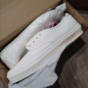 Straye Gower Mens Size 13 White Shoes New In Box